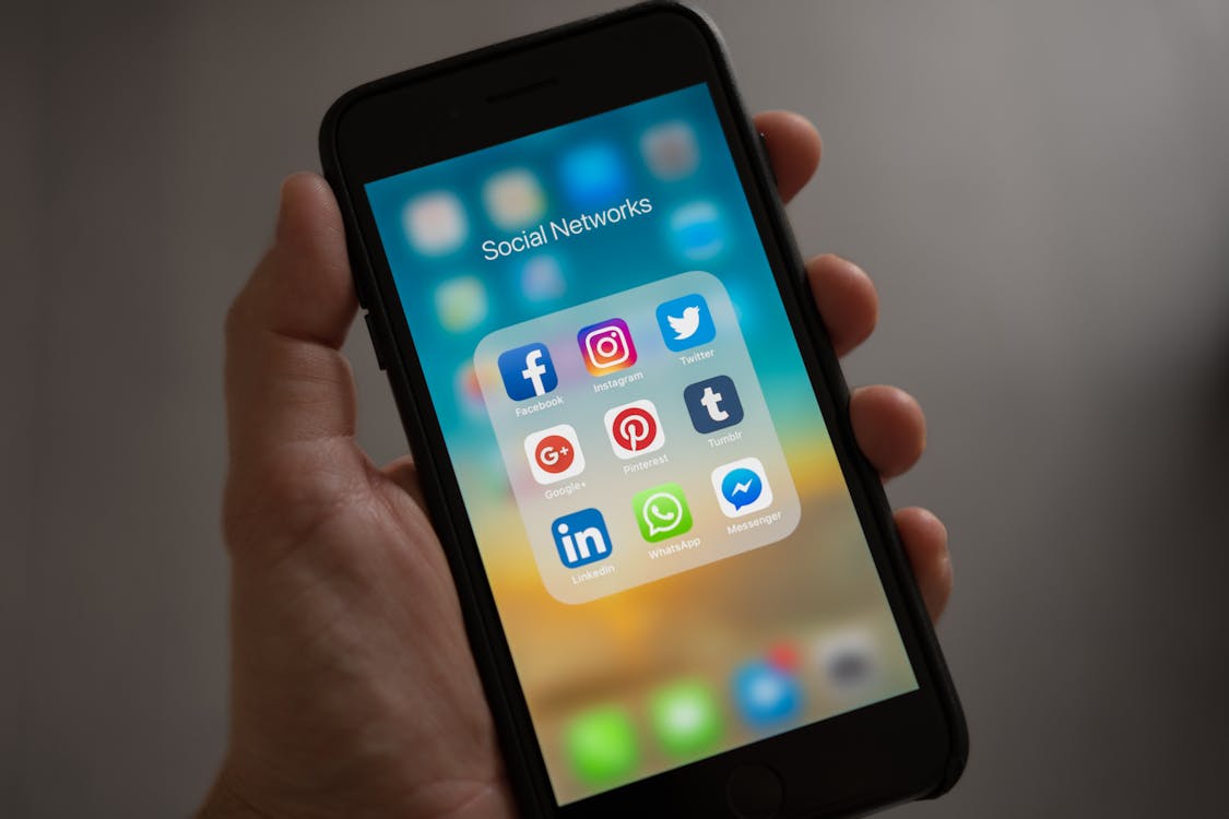 Social Media Virtual Assistant Rates: What to Charge in 2026